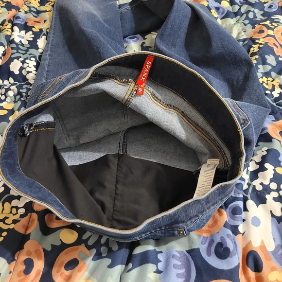 SPANX Large distressed Dark wash Pull on Jeans - Picture 9 of 10